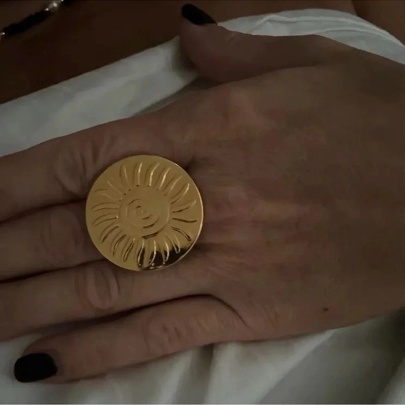 Vintage Sun 18K Gold Stainless Steel Waterproof Ring - Picture 2 of 11